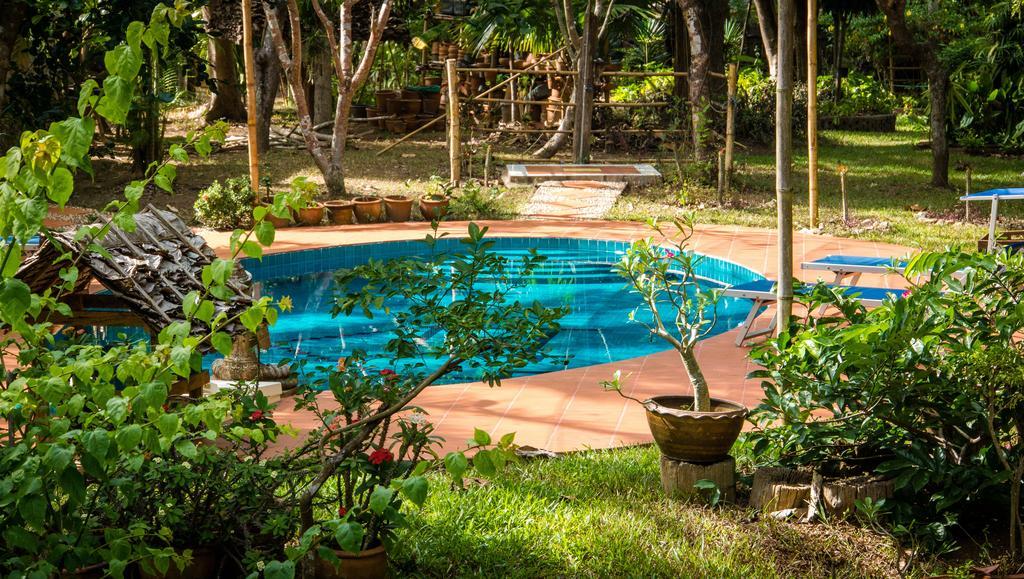 Sang Tong Huts Hotel Mae Hong Son Exterior photo
