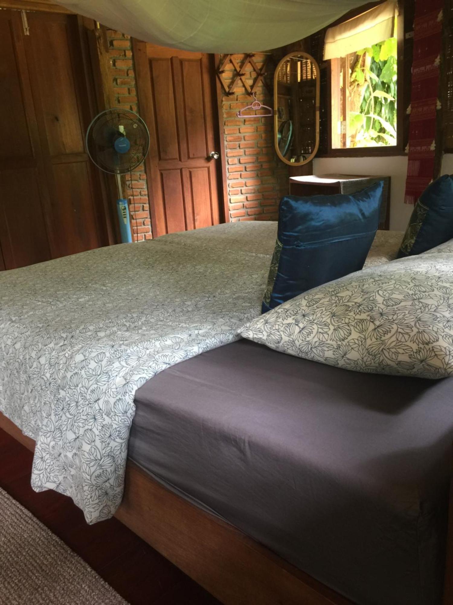 Sang Tong Huts Hotel Mae Hong Son Exterior photo